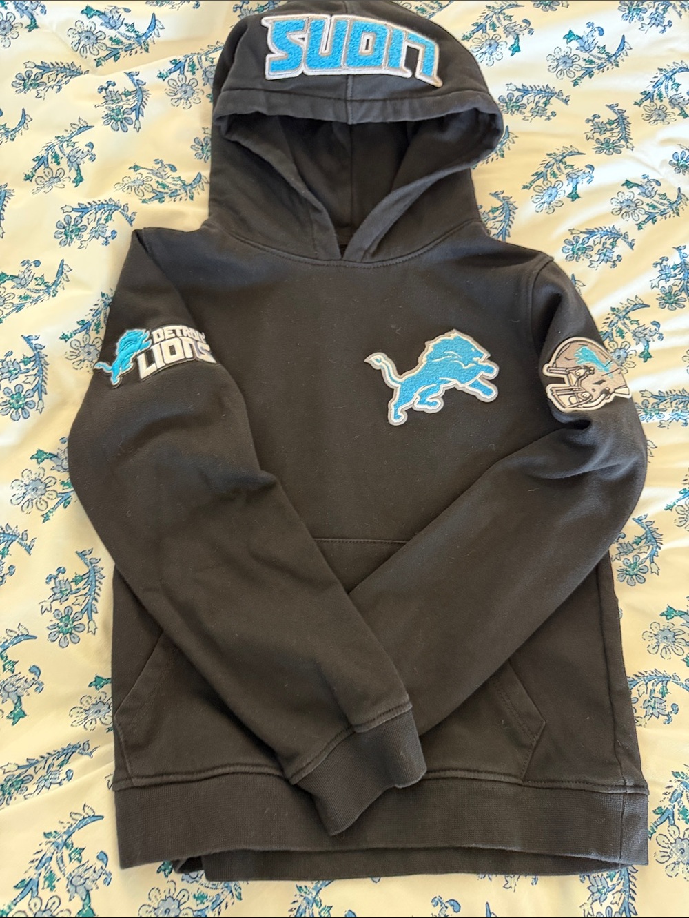 Pro Standard Black Hoodie Sweatshirt with Lions NFL Team Patch 10-12
